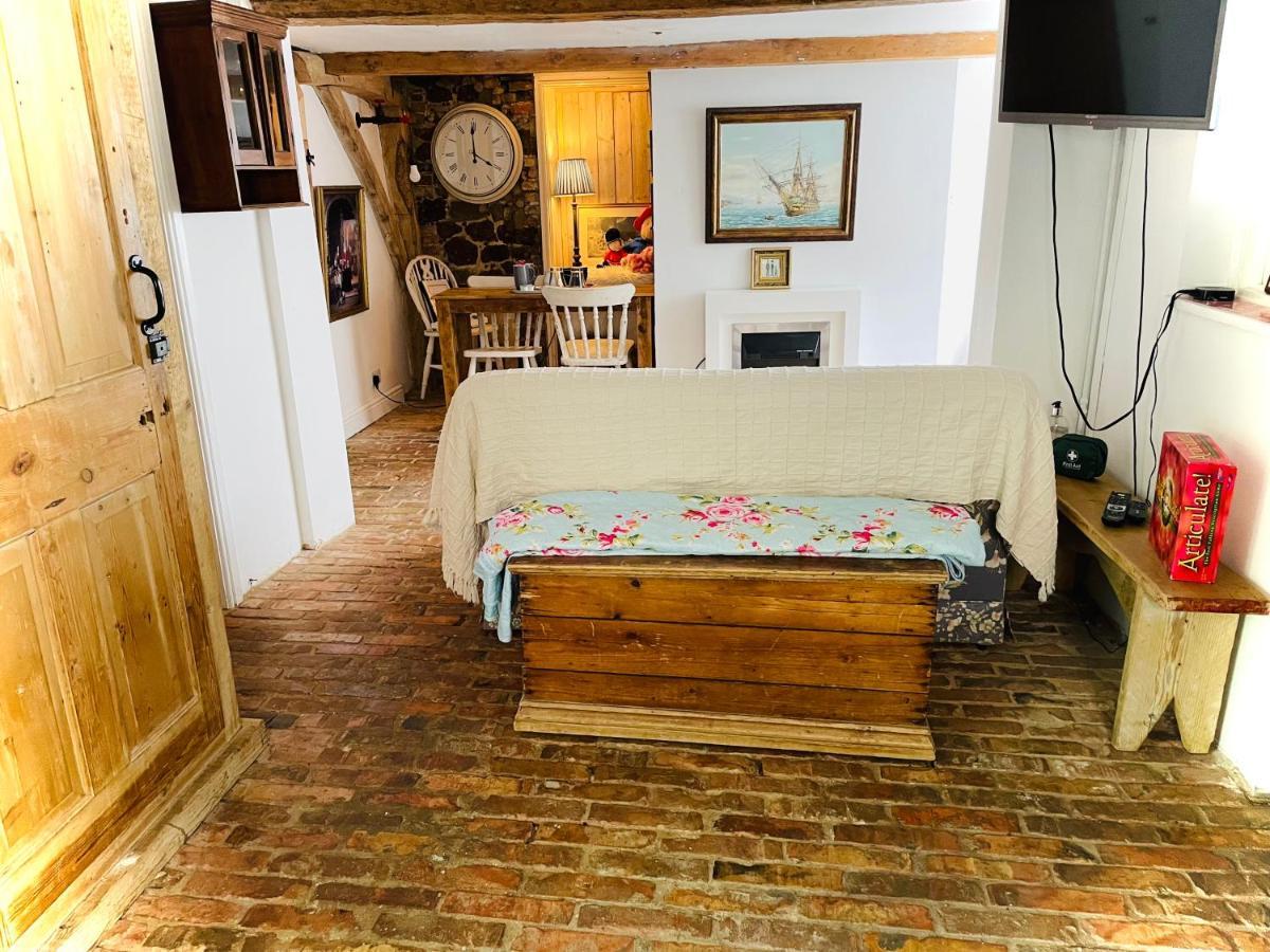 The Beehive, Ground Floor Apartment In Norfolk, No Shared Amenities Downham Market Ngoại thất bức ảnh